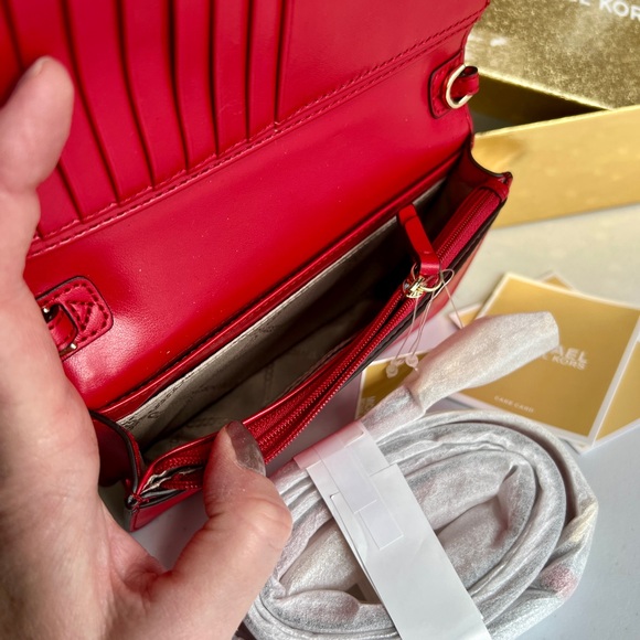 Michael Kors Red Embossed Leather Wallet NWT - Picture 3 of 6